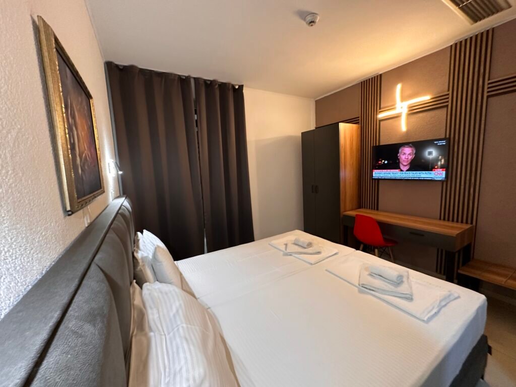 Double bed and television in a Superior room at Villa Milka
